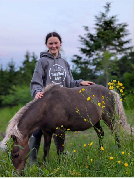 Photo of Naomi Buschhau with horse